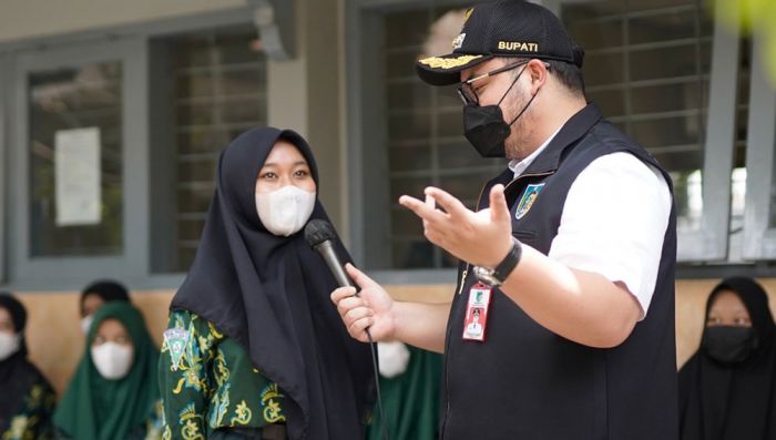 Peringati Hari Guru, Bupati Kediri Percepat Penyaluran Insentif GTT-PTT di Wilayahnya Peringati Hari Guru, Bupati Kediri Percepat Penyaluran Insentif GTT-PTT di Wilayahnya