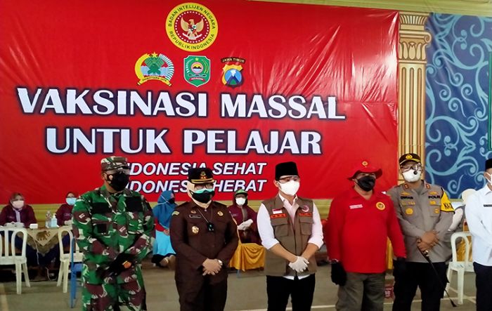 Gelar Vaksinasi Massal Khusus Pelajar Usia 12-17 Tahun di Trenggalek, BIN Sasar Madrasah dan Ponpes Gelar Vaksinasi Massal Khusus Pelajar Usia 12-17 Tahun di Trenggalek, BIN Sasar Madrasah dan Ponpes