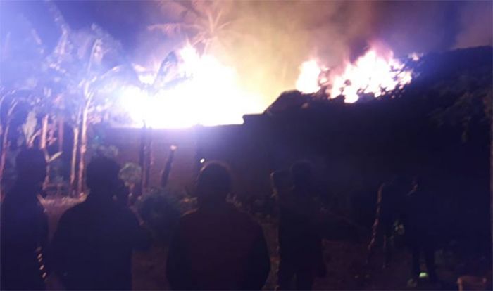 Gudang Mebel di Ngadirojo Pacitan Terbakar, Diduga Akibat Korsleting Listrik Gudang Mebel di Ngadirojo Pacitan Terbakar, Diduga Akibat Korsleting Listrik