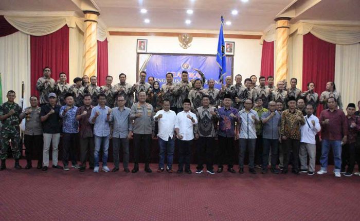 Hadiri Pelantikan PWI Pasuruan, Mas Adi: Kemajuan Pasuruan Tidak Lepas dari Insan Jurnalis Hadiri Pelantikan PWI Pasuruan, Mas Adi: Kemajuan Pasuruan Tidak Lepas dari Insan Jurnalis
