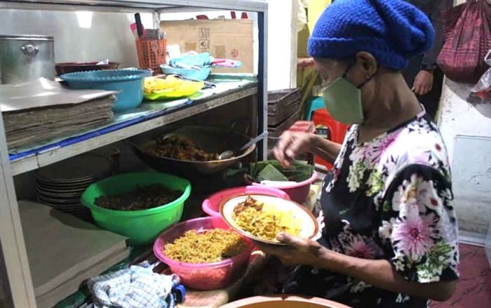 Gurihnya Nasi Kuning di Jombang, Cocok untuk Santap Sahur saat Ramadhan Gurihnya Nasi Kuning di Jombang, Cocok untuk Santap Sahur saat Ramadhan