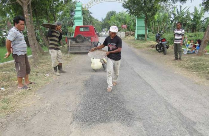 DPU Bina Marga Pasuruan Kebut Perbaikan Jalan, Targetkan Mudik Lebaran Progres Capai 55 Persen DPU Bina Marga Pasuruan Kebut Perbaikan Jalan, Targetkan Mudik Lebaran Progres Capai 55 Persen