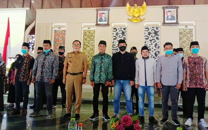 Bupati Pamekasan Kukuhkan Pengurus FKMSB Periode 2020-2021 Bupati Pamekasan Kukuhkan Pengurus FKMSB Periode 2020-2021
