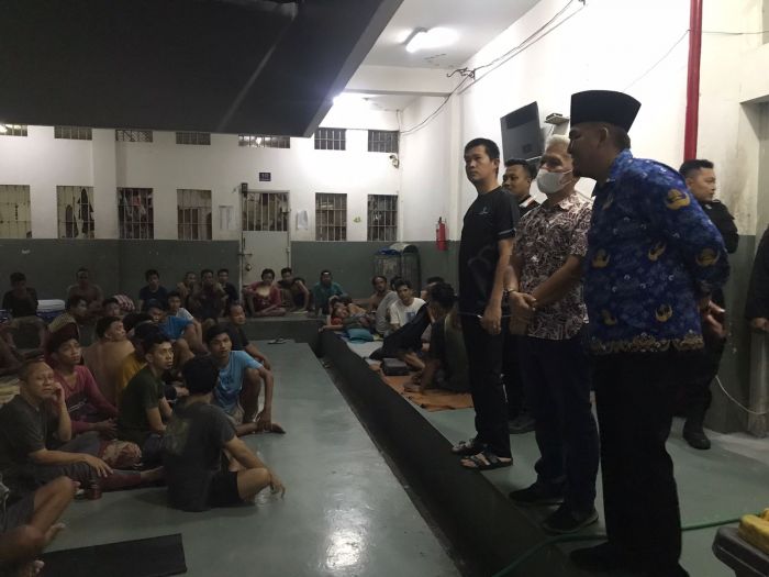 Kadivpas Kemenkumham Jatim Sidak ke Lapas Medaeng Minggu Malam Kadivpas Kemenkumham Jatim Sidak ke Lapas Medaeng Minggu Malam