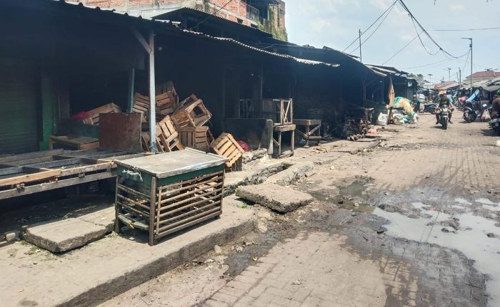 Efek Penutupan Rumah Potong Unggas, Pedagang Pasar Sepanjang Keluhkan Sepinya Pembeli Efek Penutupan Rumah Potong Unggas, Pedagang Pasar Sepanjang Keluhkan Sepinya Pembeli