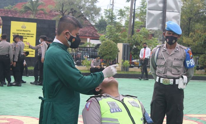 Cegah Penyebaran Covid-19, Polres Ngawi Lakukan Rapid Test Antigen Acak untuk Personelnya Cegah Penyebaran Covid-19, Polres Ngawi Lakukan Rapid Test Antigen Acak untuk Personelnya