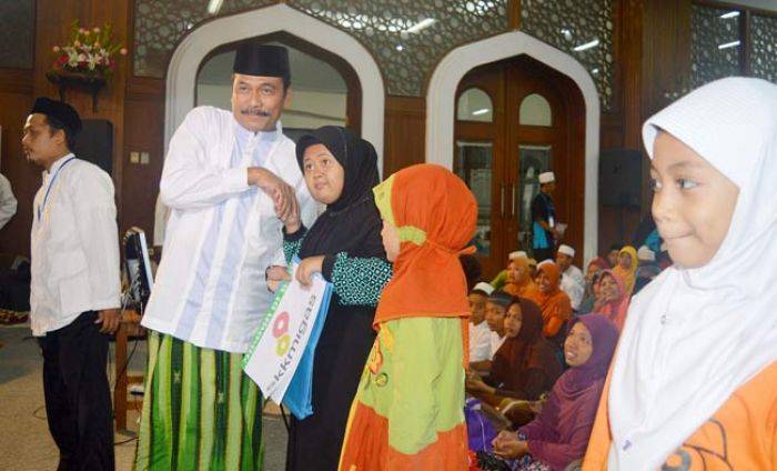 Baznas Gresik Buka Puasa Bersama Ribuan Anak Yatim