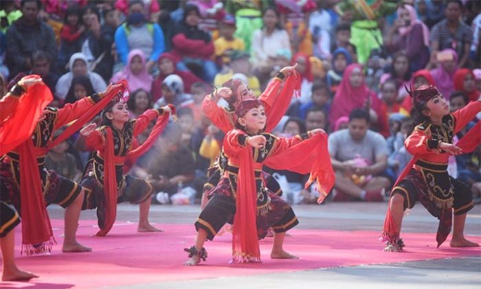 Lestarikan Kesenian Rakyat, Pemkot Gelar Pertunjukkan Sawunggaling Anak Dunia