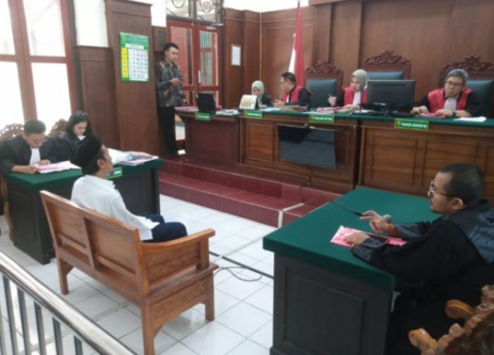 Terdakwa Kepemilikan Narkoba 14,8 Kg Dituntut Penjara Seumur Hidup saat Sidang di PN Surabaya Terdakwa Kepemilikan Narkoba 14,8 Kg Dituntut Penjara Seumur Hidup saat Sidang di PN Surabaya