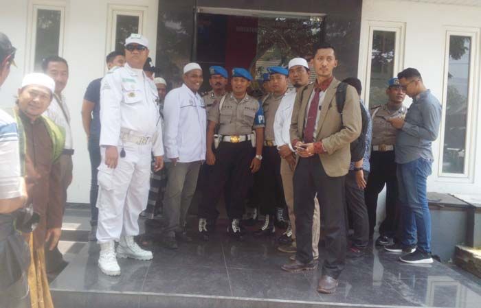 Gus Nur Penuhi Panggilan Penyidik Polda Jatim atas Kasus Dugaan Pencemaran Nama Baik Gus Nur Penuhi Panggilan Penyidik Polda Jatim atas Kasus Dugaan Pencemaran Nama Baik