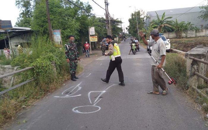 Pengendara Motor Tewas Tertabrak Truk di Jalan Raya Desa Banjar Pertapan Sidoarjo