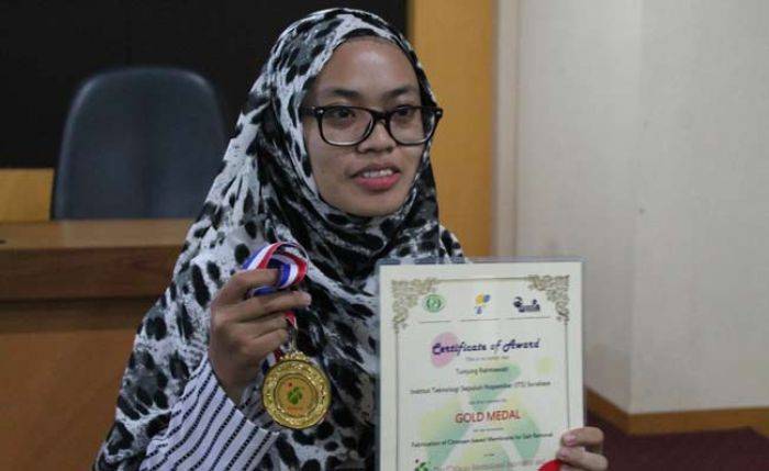 Berkat Kulit Udang, Mahasiswi ITS Raih Emas Berkat Kulit Udang, Mahasiswi ITS Raih Emas
