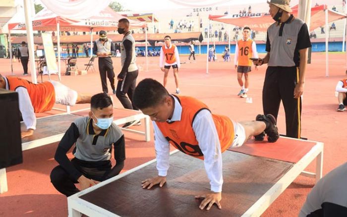 Calon Taruna dan Taruni Akpol Jalani Ujian Kesamaptaan Jasmani di Gor Sidoarjo Calon Taruna dan Taruni Akpol Jalani Ujian Kesamaptaan Jasmani di Gor Sidoarjo