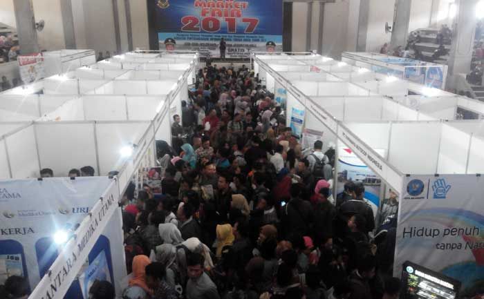 Sediakan 2507 Lowongan, Job Fair di GOR dan Seni Majapahit Diserbu Ratusan Pencaker Sediakan 2507 Lowongan, Job Fair di GOR dan Seni Majapahit Diserbu Ratusan Pencaker
