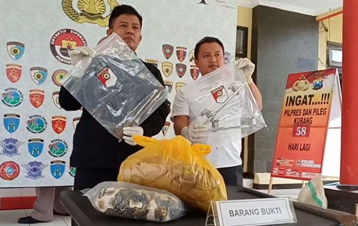 Pembunuh Istri dan Anak di Blitar Mengaku Melihat Bayangan Hitam Pembunuh Istri dan Anak di Blitar Mengaku Melihat Bayangan Hitam