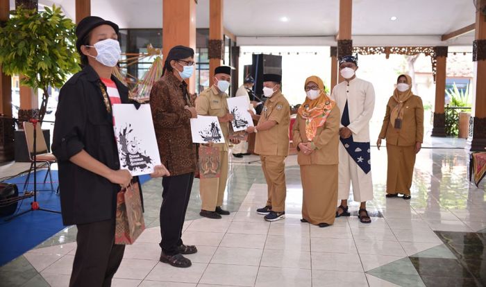 DKS Beri Penghargaan 3 Pelaku Seni dan Budaya di Situbondo yang Meninggal Dunia