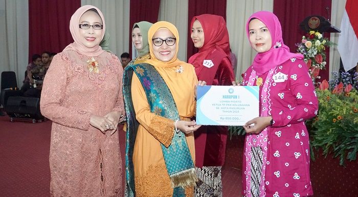 Peringati Hari Ibu, Gus Ipul: Perempuan yang Saya Pilih Jadi Perangkat Daerah karena Kemampuannya Peringati Hari Ibu, Gus Ipul: Perempuan yang Saya Pilih Jadi Perangkat Daerah karena Kemampuannya