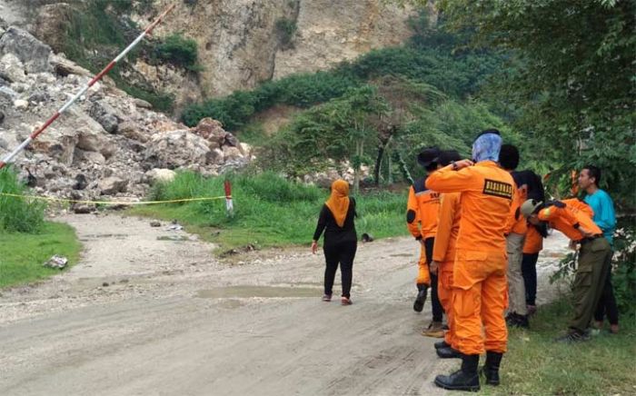 Korban Longsor Tambang Kapur di Puger Ditemukan Tergencet Batu Besar di Kedalaman 4 Meter Korban Longsor Tambang Kapur di Puger Ditemukan Tergencet Batu Besar di Kedalaman 4 Meter