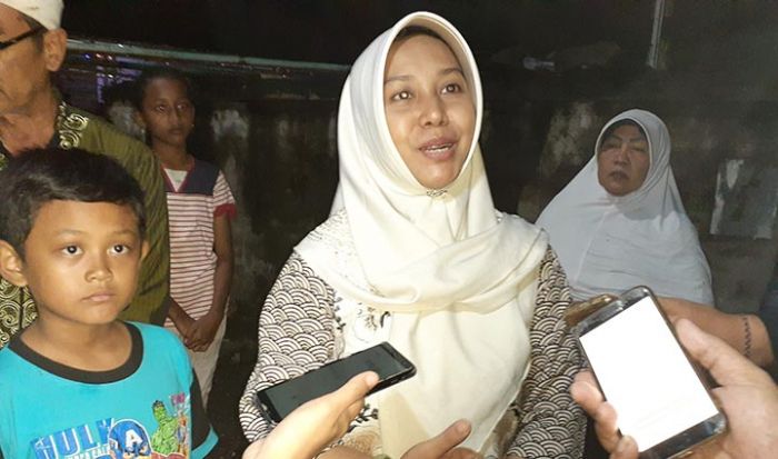 Malam Hari, Wali Kota Mojokerto Sidak Ambrolnya Plengsengan Aliran Sungai Sadar