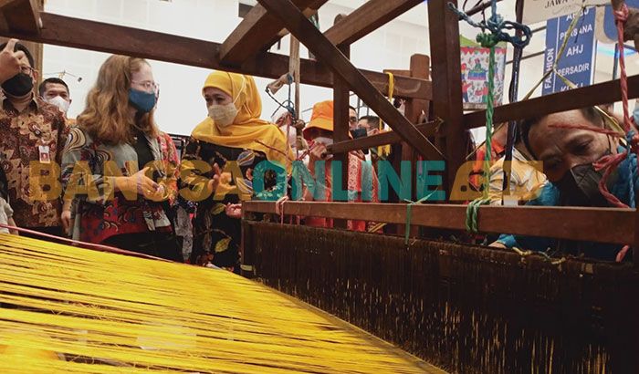 Puncak Peringatan Hari Koperasi ke-75, Gubernur Khofifah Resmikan 9th K-UKM Expo di Grand City Puncak Peringatan Hari Koperasi ke-75, Gubernur Khofifah Resmikan 9th K-UKM Expo di Grand City