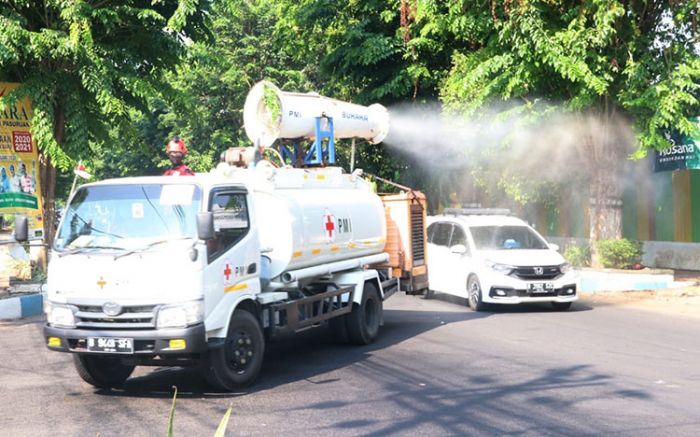 Peringati HUT ke-75, PMI Kota Pasuruan Lakukan Penyemprotan Disinfektan Peringati HUT ke-75, PMI Kota Pasuruan Lakukan Penyemprotan Disinfektan