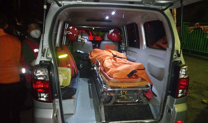 Warga Trenggalek Tewas Tersambar KA Darmawangsa Pasar Senen-Pasar Turi Warga Trenggalek Tewas Tersambar KA Darmawangsa Pasar Senen-Pasar Turi
