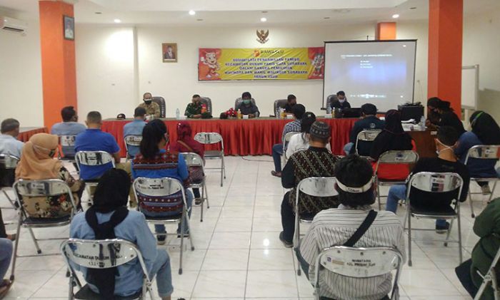 Agar Pilwali Surabaya Kondusif, Forkopimcam Dukuh Pakis Gelar Cangkrukan Kamtibmas Tiga Pilar Agar Pilwali Surabaya Kondusif, Forkopimcam Dukuh Pakis Gelar Cangkrukan Kamtibmas Tiga Pilar