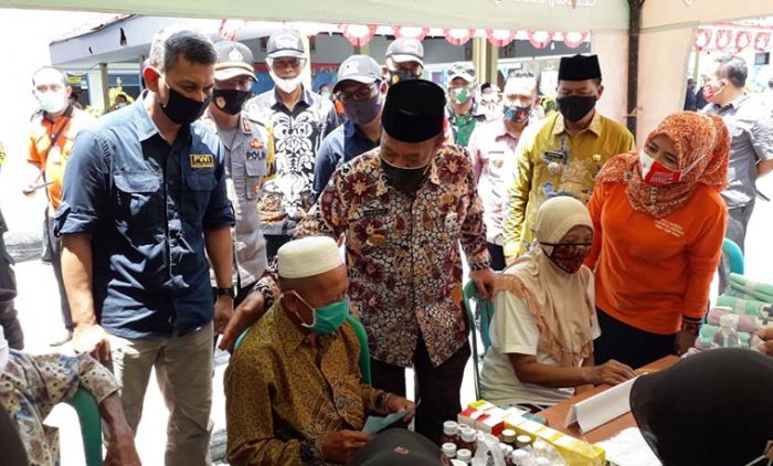 Bersama Polres dan Pemkab, PWI Lamongan Gelar Baksos Bagikan Sembako dan Pengobatan Gratis Bersama Polres dan Pemkab, PWI Lamongan Gelar Baksos Bagikan Sembako dan Pengobatan Gratis