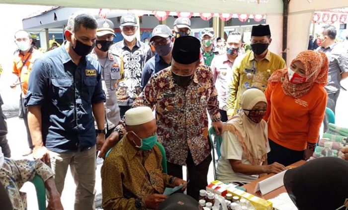 Bersama Polres dan Pemkab, PWI Lamongan Gelar Baksos Bagikan Sembako dan Pengobatan Gratis