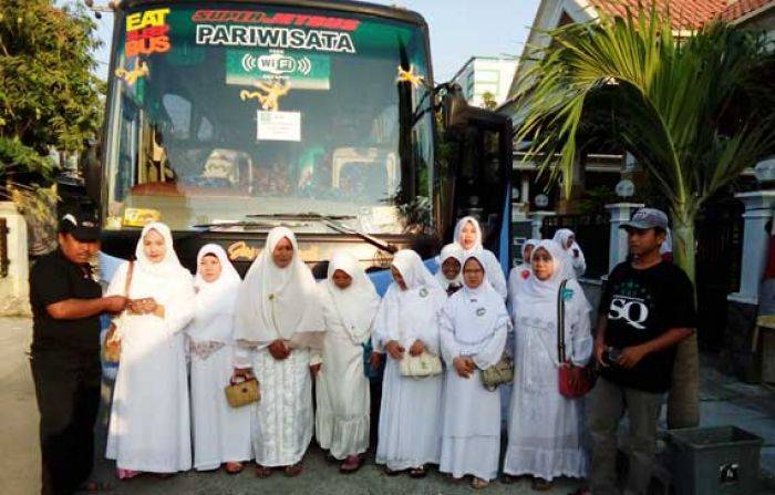 RGS-SQ Berangkatkan Warga Pongangan Gresik Ziarah Wali Limo RGS-SQ Berangkatkan Warga Pongangan Gresik Ziarah Wali Limo