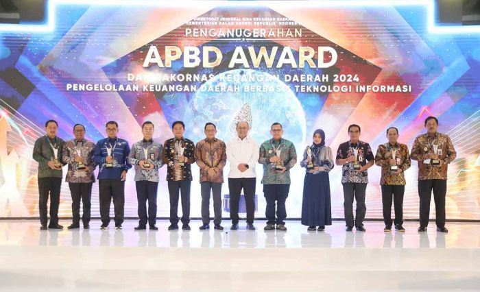 Pemprov Jatim Borong 4 Penghargaan di APBD Award 2024 Pemprov Jatim Borong 4 Penghargaan di APBD Award 2024