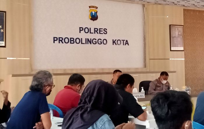Ciptakan Sinergi, Kapolres Probolinggo Kota Gelar Ngopi Bareng Bersama Awak Media Ciptakan Sinergi, Kapolres Probolinggo Kota Gelar Ngopi Bareng Bersama Awak Media