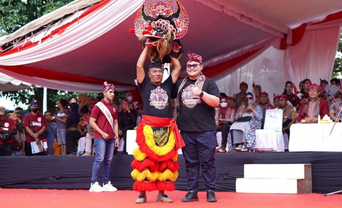 Ribuan Pembarong Nusantara Ikuti Parade 1.000 Barong di Kediri