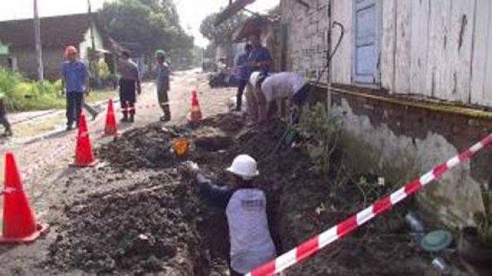 Cari Penyebab Kebakaran, Lapindo Gali Pipa yang Diduga Bocor Cari Penyebab Kebakaran, Lapindo Gali Pipa yang Diduga Bocor