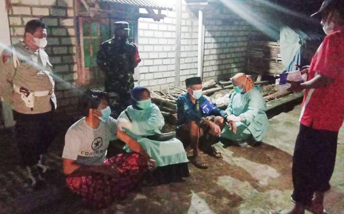 Tak Kenal Lelah, Satgas Covid-19 Tuban Galang Vaksinasi Lansia hingga Larut Malam Tak Kenal Lelah, Satgas Covid-19 Tuban Galang Vaksinasi Lansia hingga Larut Malam