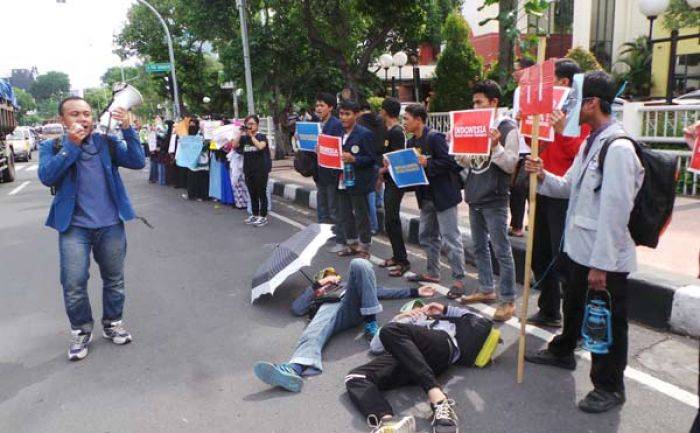 Arus Penolakan Raperda Mihol Semakin Deras, Anggota Dewan Sesalkan Pansus Berbelok Arah Arus Penolakan Raperda Mihol Semakin Deras, Anggota Dewan Sesalkan Pansus Berbelok Arah