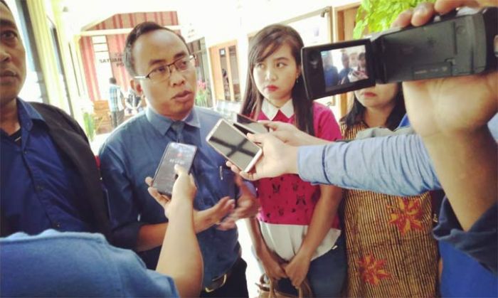 Kuasa Hukum dan Korban Kekerasan Sales Oppo Datangi Mapolres Tuban Kuasa Hukum dan Korban Kekerasan Sales Oppo Datangi Mapolres Tuban