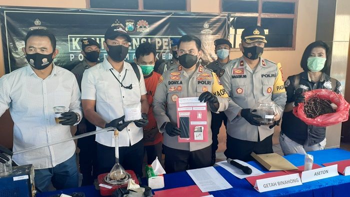 Gerebek Pembuat Sabu Rumahan di Mojokerto, Polisi Temukan Daun Binahong Hingga Pupuk Urea