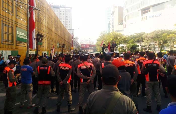 Polisi Amankan 2 Orang dari Kegiatan Deklarasi #2019GantiPresiden di Surabaya, 1 Polwan Terluka