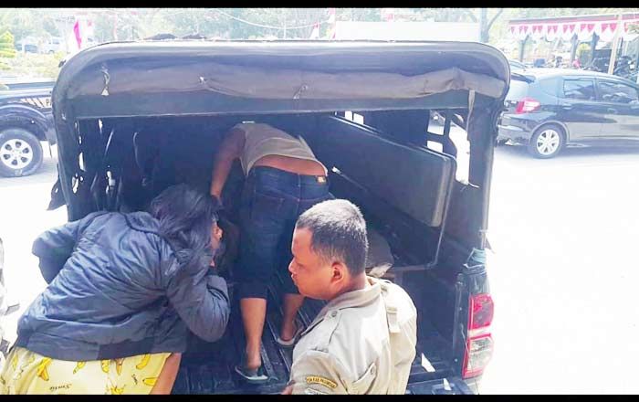 Asyik Nunggu Pelanggan di Siang Bolong, 4 PSK di Pasuruan Diciduk Petugas Asyik Nunggu Pelanggan di Siang Bolong, 4 PSK di Pasuruan Diciduk Petugas