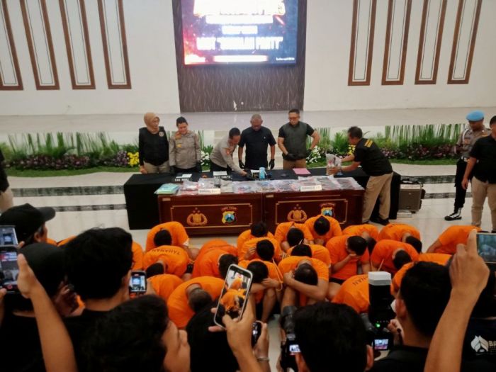 Polisi Ungkap Kronologi Pesta Seks Gay Polisi Ungkap Kronologi Pesta Seks Gay