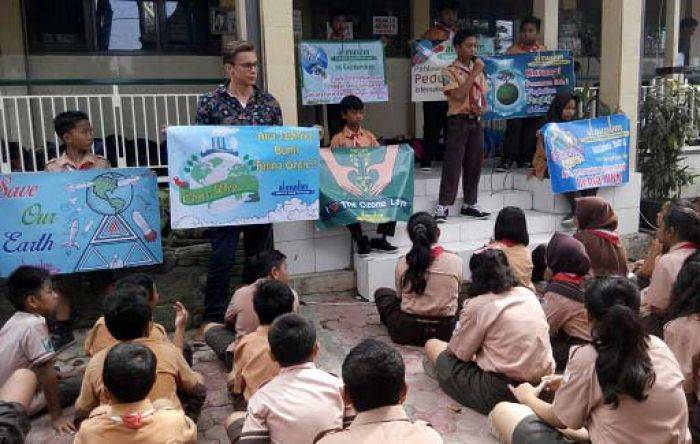Kunjungi SDN Pucang 3, Siswa SMP Al Muslim Sidoarjo Kampanye Peduli Ozon Kunjungi SDN Pucang 3, Siswa SMP Al Muslim Sidoarjo Kampanye Peduli Ozon