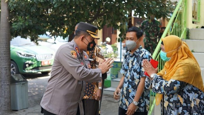 Kapolres dan Dandim Gresik Pantau Serbuan Vaksin untuk Pelajar 