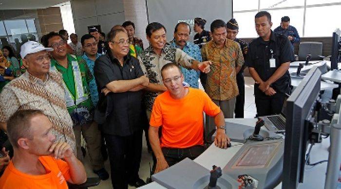 Menko Kemaritiman: Terminal Teluk Lamong Bisa Jadi Rujukan Pelabuhan Modern Menko Kemaritiman: Terminal Teluk Lamong Bisa Jadi Rujukan Pelabuhan Modern