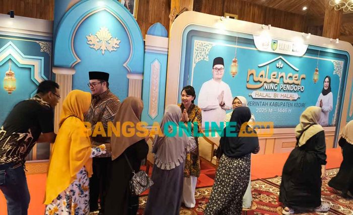 Berbagai Elemen Masyarakat Ikuti Halalbihalal dengan Bupati Kediri Berbagai Elemen Masyarakat Ikuti Halalbihalal dengan Bupati Kediri