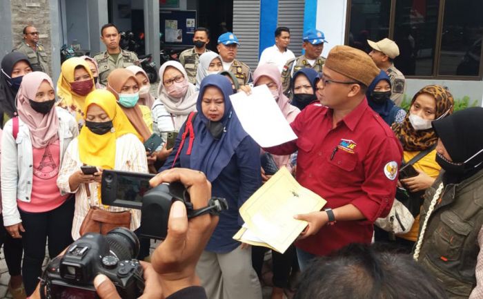 Di-PHK Sepihak, Puluhan Eks Buruh PT PMP Unit Industri Bobbin Wadul Disnaker Jember Di-PHK Sepihak, Puluhan Eks Buruh PT PMP Unit Industri Bobbin Wadul Disnaker Jember