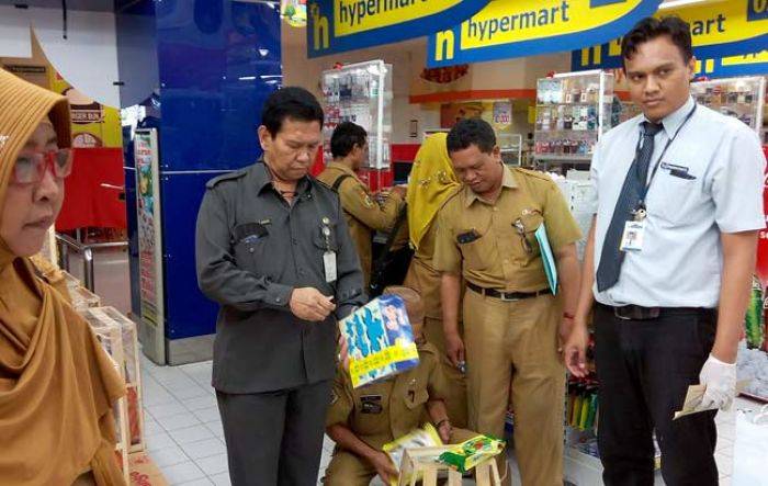 Dinkes Gresik Mulai Sidak Supermarket, Periksa Parcel Dinkes Gresik Mulai Sidak Supermarket, Periksa Parcel