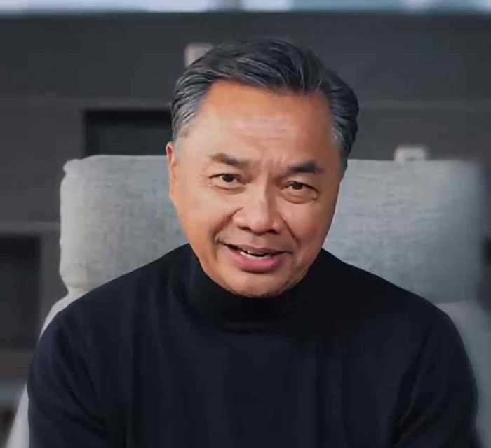 Diremehkan Seskab Teddy, Inilah Profil Dino Patti Djalal