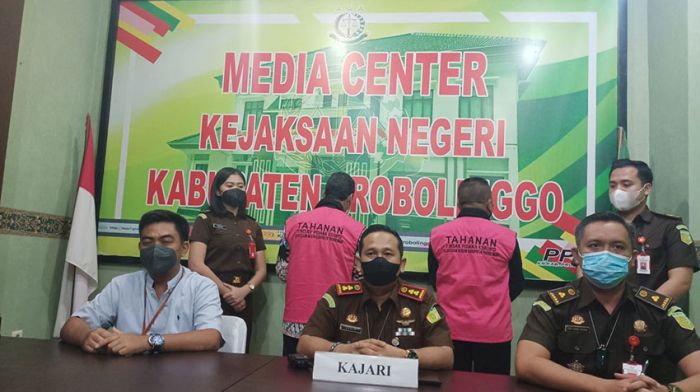 Korupsi Dana Desa, Pj Kades dan Bendahara Desa Pakuniran Ditahan Kejari Kabupaten Probolinggo