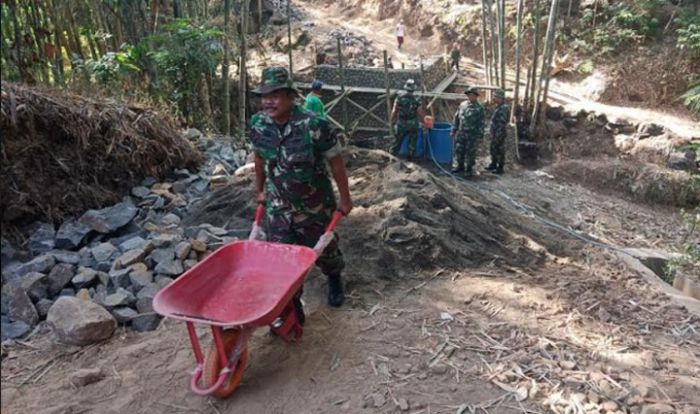 TMMD di Kedungasalam, Bangun Gorong-gorong di Medan yang Sulit TMMD di Kedungasalam, Bangun Gorong-gorong di Medan yang Sulit